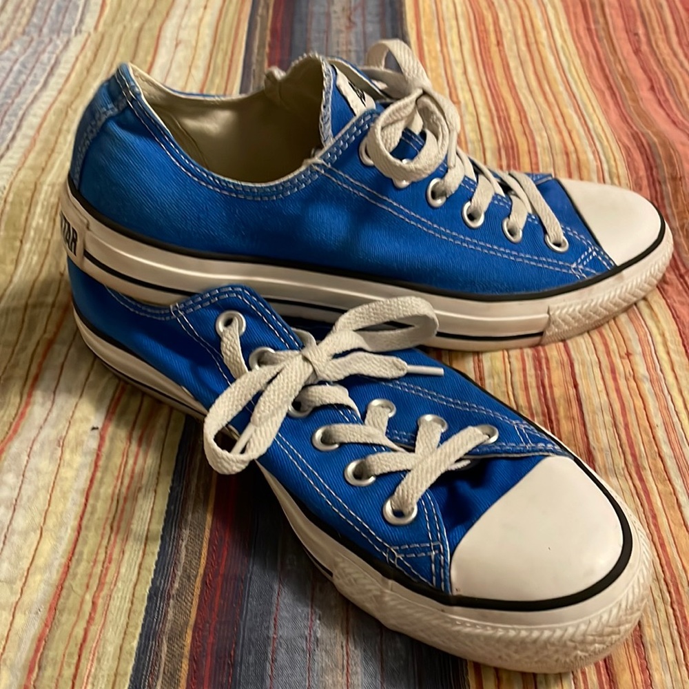 Converse royal blue mens 7, womens 9